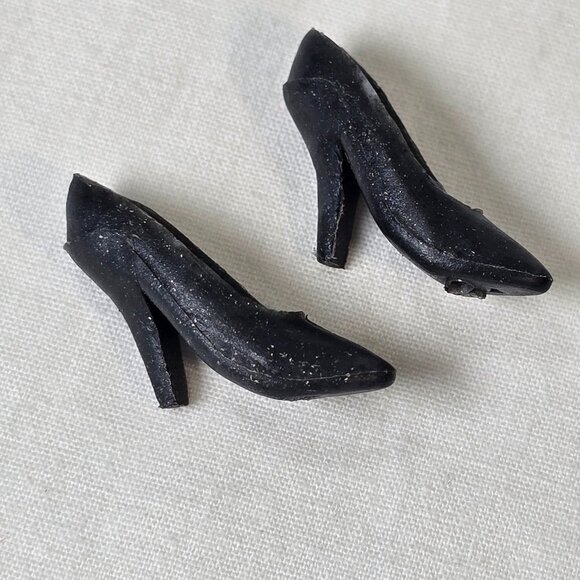 Vintage Barbie Shoes 1960s Black Pumps High Heels 2 holes 1960s version Retro - Picture 4 of 7